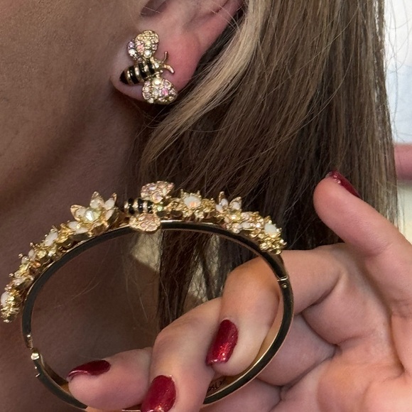 Betsey Johnson Gold and Pink Bee Jewelry Set. Bracelet and earrings. - Picture 10 of 12
